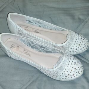 De Blossom Collection White Rhinestone Flats